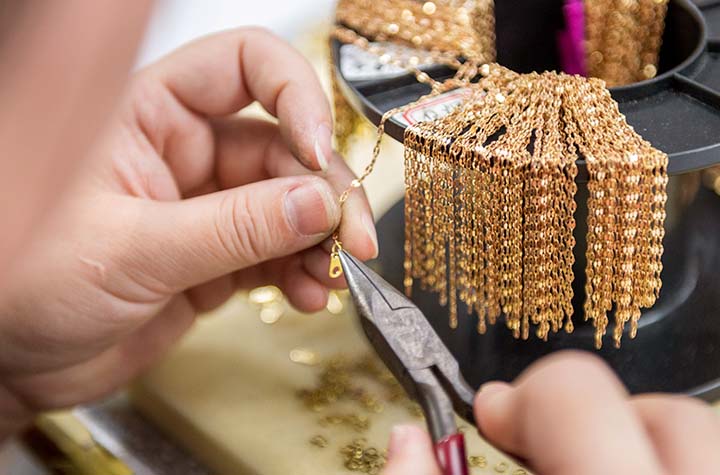 Processus de fabrication de bijoux étape par étape