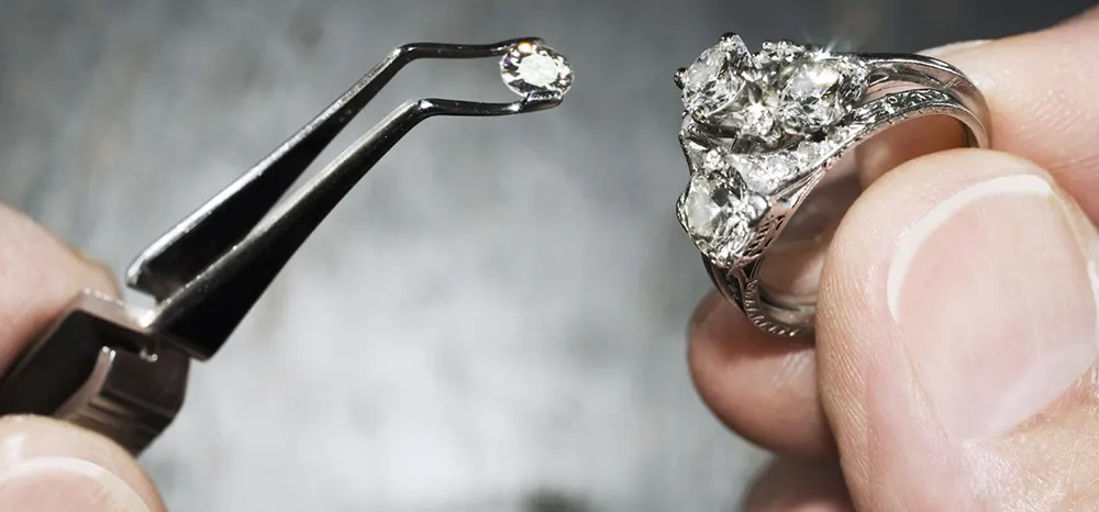 setting diamond in a ring