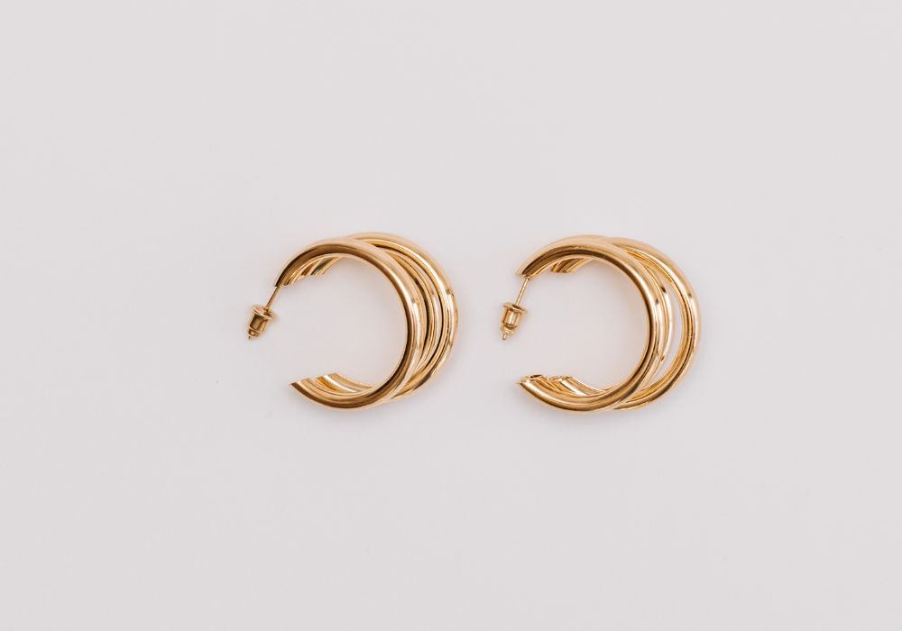 An image of two gold bonded rings. 